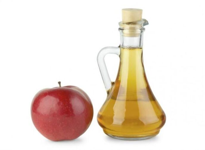 Apple cider vinegar to treat toenail fungus